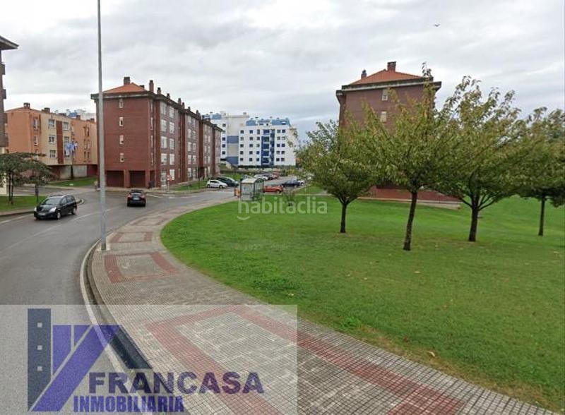 Foto f7c626c5-ae40-4a2e-a74d-cafb9d4eae3c. Pis a Maliaño Camargo