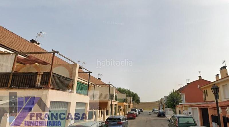 Foto 1d6e2a1d-397a-44ba-a74c-330872e8d497. Casa amb aparcament a Yuncler