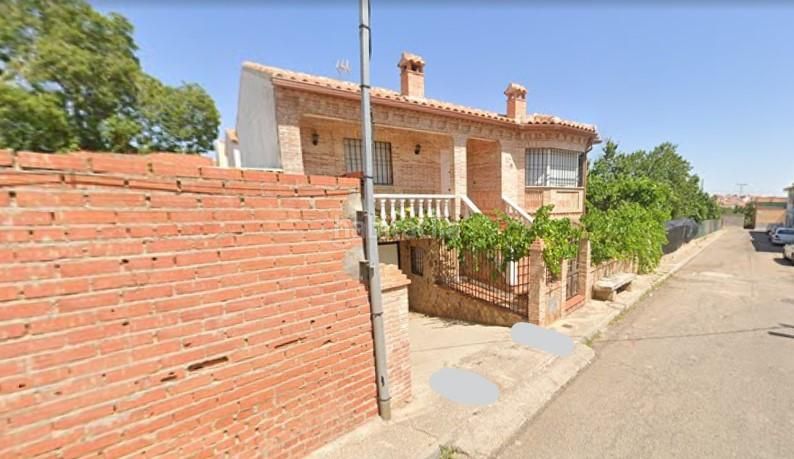 Foto 705ab80e-1d2e-4009-8d3c-47f9ac9228aa. Chalet with parking in Navahermosa
