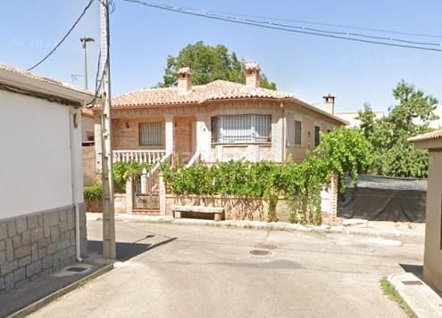 Foto f6739dca-d3ad-4779-8153-66f52eeef8f7. Chalet with parking in Navahermosa