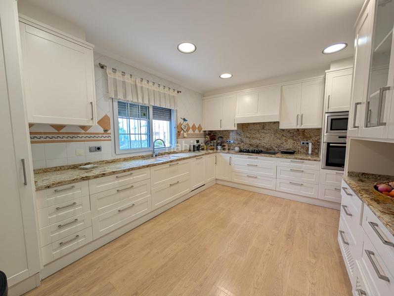 Foto 0c1d1ab7-4e2e-408b-81b3-33c813686faf. Chalet with heating parking in Park Nord - Casona Gandia