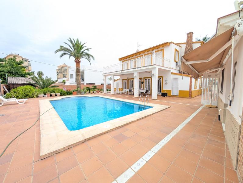 Foto 945fead6-6a77-4647-834d-3a74b69d2e04. Chalet with heating parking in Park Nord - Casona Gandia