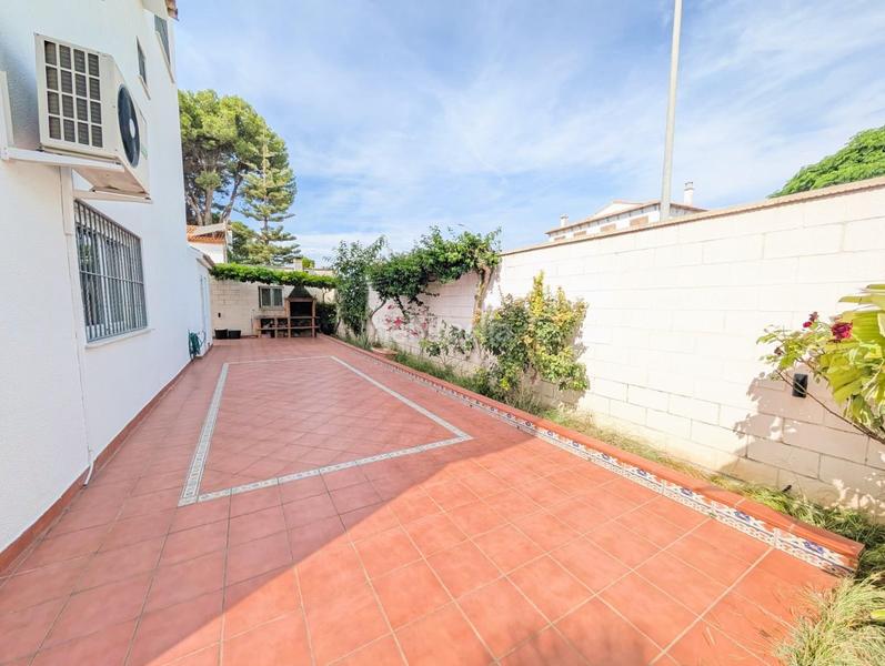 Foto c5cc019d-dcee-4fb2-aad6-85245d76a69f. Chalet villa de ensueño en les motes exclusividad, elegancia y luz en la Playa de Gandía en Gandia