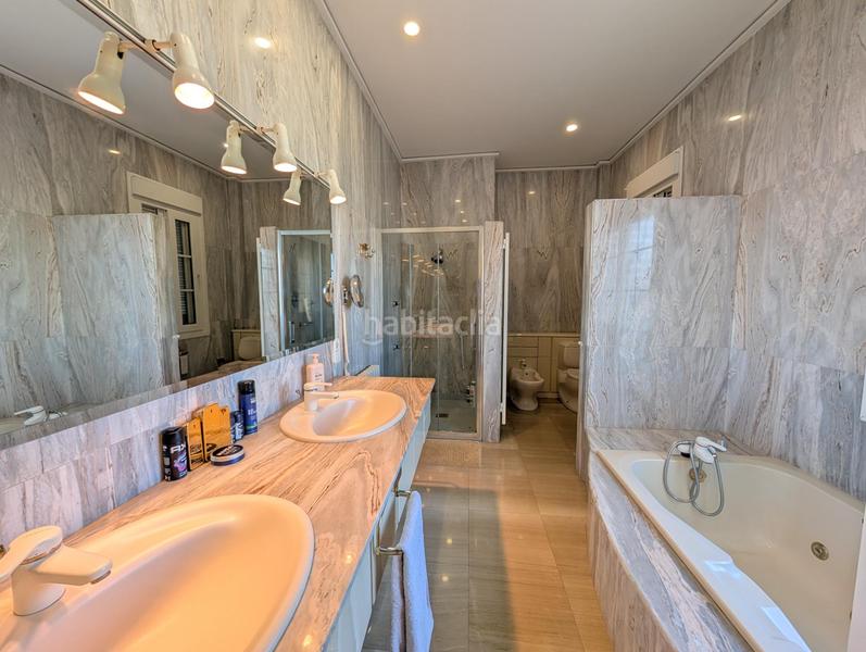 Foto ec769592-754f-44bd-b75a-cc12c159f437. Chalet con riscaldamento parcheggio piscina in Park Nord - Casona Gandia