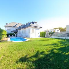 Xalet en Park Nord - Casona. Esta villa no es solo una vivienda es una declaracin de estilo