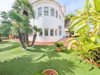 Chalet à Playa de Gandía. Villa de ensueño en les motes  exclusividad, elegancia y luz en