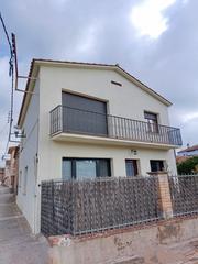 Xalet a Palau-solit i Plegamans. Casa en venta con dos viviendas independientes en gran parcela 
