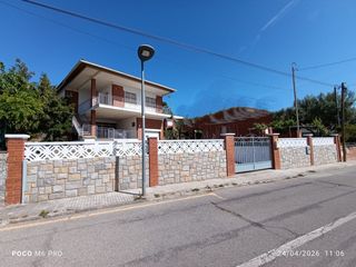 Chalet en Lliçà d´Amunt. Casa en venta en lliça d'amunt con potencial para dos viviendas