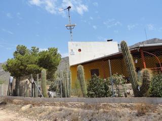 Masia en Hondn de las Nieves. Se vende casa en la canalosa con terreno.