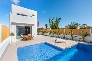 Chalet à San Fulgencio. Villa en la marina  san fulgencio con piscina.