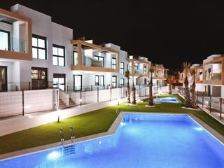 Apartament a Los Almendros. Bungalow de planta baja con jardin