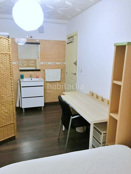 Foto e0acce61-42c2-4c22-aceb-febd8f50f595. Edifici a Reina Victoria - Miguel Hernández Elche / Elx
