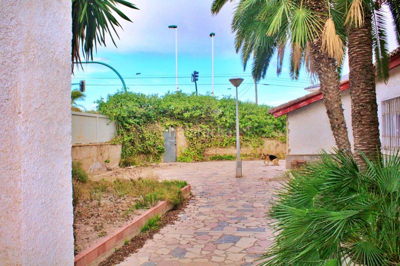 Foto a8f483a9-b95c-4b23-8a9f-0ceccd18688c. Xalet amb aparcament a Ciutat Jardí - Torreta Verdí Elche / Elx