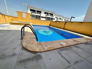 Casa adossada a Los Secanos. Adosado tipo triplex en guardamar del segura.