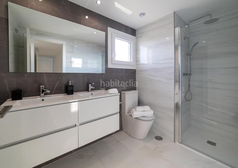 Foto 2c922437-7c8b-4130-903f-4fd5adc0c324. Lloguer apartament amb aparcament piscina a Punta Prima Torrevieja