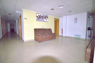 Geschäftsraum in Carrús Oeste. Grandisimo entresuelo comercial con vistas