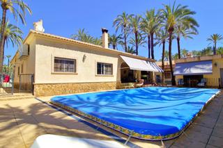 Xalet a Centro. Irrepetible chalet urbano en el centro de elche