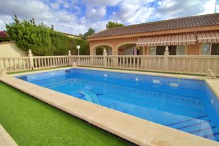 Xalet a Albatera. Chalet en venta y o alquiler en albatera alicante