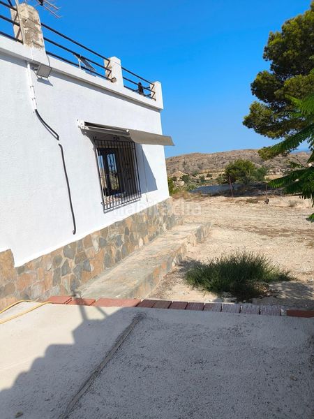 Foto ceed6123-4abd-43d1-bd61-1ac350fd268c. Xalet amb aparcament piscina a Agost