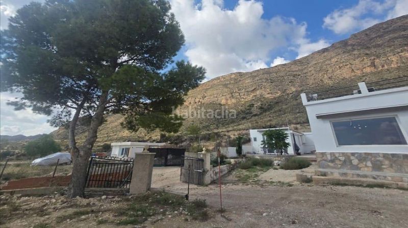 Foto d39af620-5d5d-45e9-a4e2-4c9f096f1c51. Xalet amb aparcament piscina a Agost