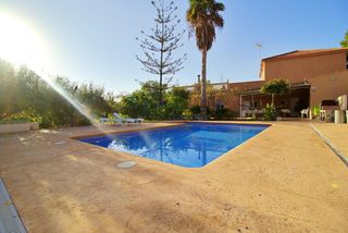 Chalet à Jubalcoi. Impresionante chalet en elche pedanías  con piscina y amplios es