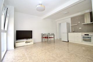 Ground floor in Pont Nou - Corazón de Jesús. Amplia planta baja a estrenar