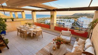 Penthouse in Los Arenales del Sol. Atico en primera linea de mar en arenales del sol
