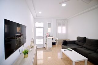 Planta baixa a Carrús Oeste. Se vende bajo seminuevo..