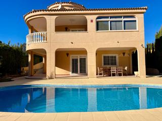 Chalet en Los Balcones-Los Altos. Espectacular villa en los balcones - torrevieja