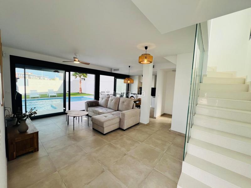 Foto 3874dec9-711c-44f4-9a58-b89b6abda0f0. Chalet avec chauffage parking piscine dans Monte y Mar Santa Pola