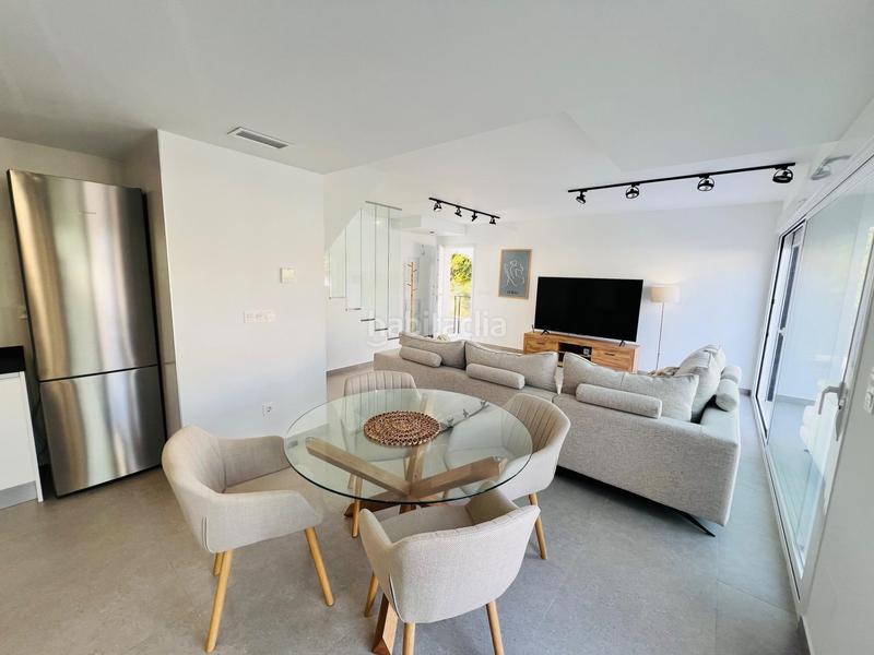 Foto eb6ea7f3-3ed9-42cc-ada6-83a396da2093. Maison jumelée avec chauffage parking piscine dans Monte y Mar Santa Pola