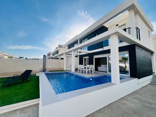 Casa aparellada en Monte y Mar. Elegante pareado en monte y mar, gran alacant