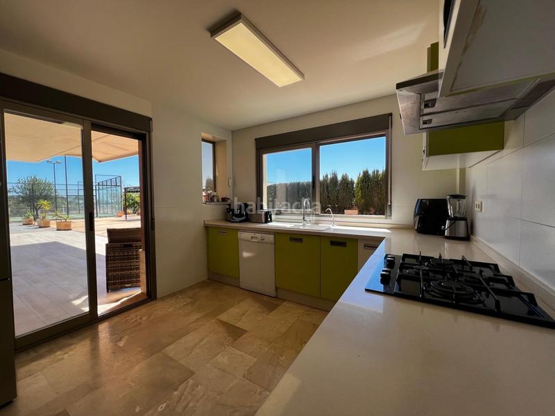 Foto 640beecb-ccaa-4b33-83b0-7ed73cd28311. Alquiler chalet  urbano con piscina y pista de padel en elche, zona bonavista en Elche / Elx