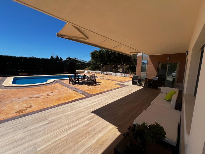 Foto 857a8e1e-731d-48c8-9d61-8b8a1d2d1fa6. Alquiler chalet  urbano con piscina y pista de padel en elche, zona bonavista en Elche / Elx