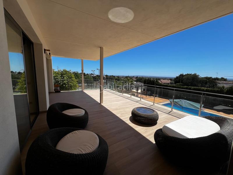 Foto b9bea5ba-486b-4ba1-b316-f4834030f4d9. Alquiler chalet  urbano con piscina y pista de padel en elche, zona bonavista en Elche / Elx