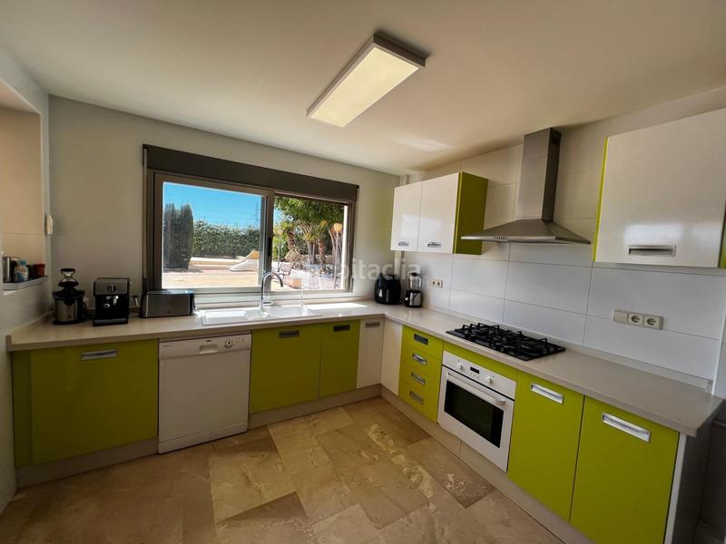 Foto f4eadefd-f2fe-4f9f-a572-c706ea6cd3fb. Alquiler chalet  urbano con piscina y pista de padel en elche, zona bonavista en Elche / Elx