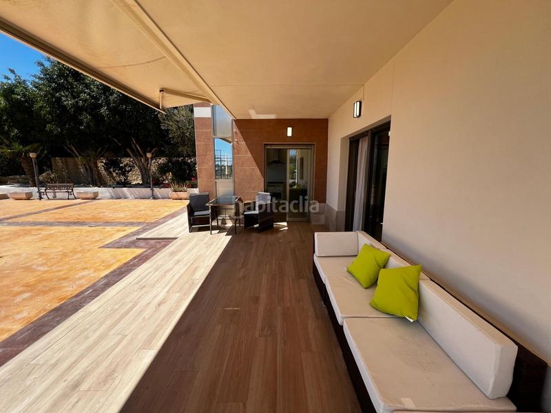 Foto fda00d70-94d1-48b6-832d-b2fa27ac481a. Alquiler chalet  urbano con piscina y pista de padel en elche, zona bonavista en Elche / Elx