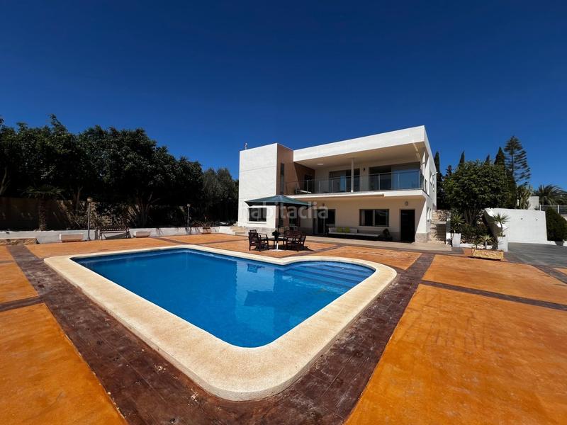 Foto 27026daf-e7a6-4e32-b2e5-45b00429281a. Lloguer xalet amb calefacció aparcament piscina a Elche / Elx