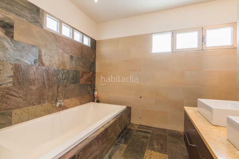 Foto f53c8ec0-8c03-42da-b86b-3cb5149ed1fb. Chalet  de lujo en zona peña las águilas, elche en Elche / Elx