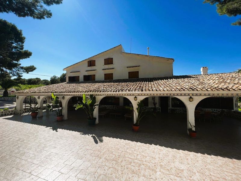 Foto f9c294f6-c7c6-461e-8643-70dfc81db5df. Masia amb aparcament piscina a Monòver