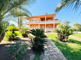 Xalet en Valverde. Chalet urbano con piscina en elche, zona valverde.