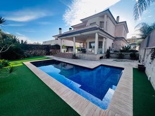 Chalet à Torrellano. Chalet de lujo independiente con piscina en elche, zona torrella