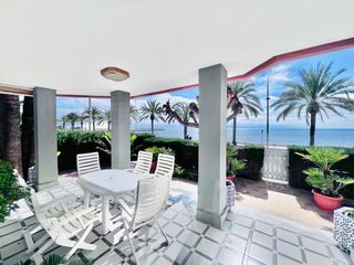 Xalet a Calas Santiago Bernabeu. Chalet independiente en primera línea de playa, santa pola.
