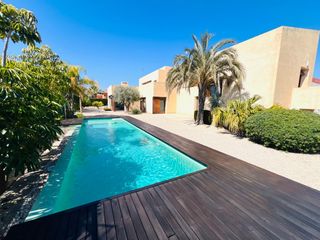 Chalet à Valverde. Chalet urbano en elche, zona valverde alto.