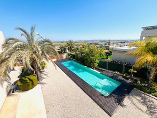 Chalet à Valverde. Chalet urbano en elche, zona valverde alto.