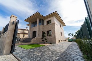 Xalet a Peña de las Águilas. Chalet de obra nueva en elche, urbanización don balbino, peña la