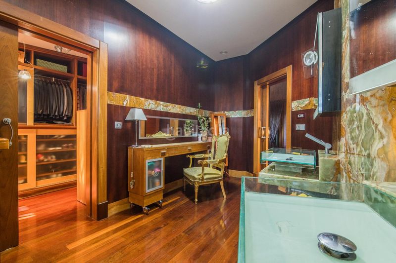 Foto 6e501f09-e3a4-4e0e-984c-9bbd463b3a87. Xalet amb aparcament piscina a Las Bayas Elche / Elx