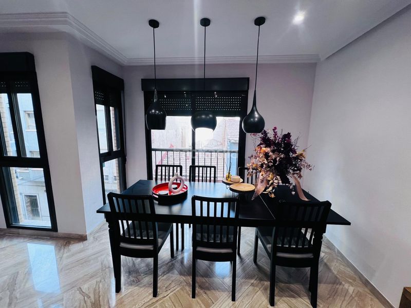 Foto 990d91f2-f8ba-4a4c-9e9a-dd5808cd4c39. Piso amplio piso en venta en Centro de elche en Centro Elche / Elx