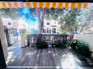 Casa adossada a Gran Vista-Olivo de Oro. Vivienda a la venta en la urbanización el faro, gran alacant.