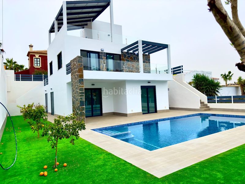 Foto e25b2496-7ed6-4878-bfd0-b34766797a18. Chalet villa de lujo primera línea de golf en La Marquesa Rojales